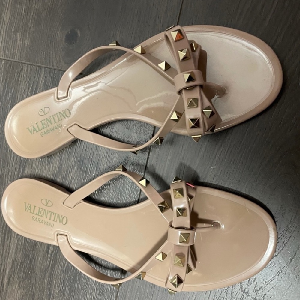 Like new- valentino rockstud sandals - size 40